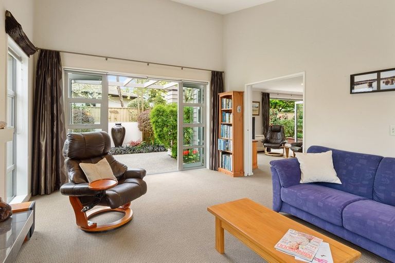 Photo of property in 6a Gleneagles Terrace, Ilam, Christchurch, 8053