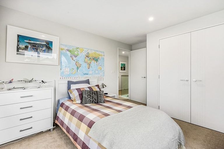 Photo of property in 34a Lyons Avenue, Murrays Bay, Auckland, 0630