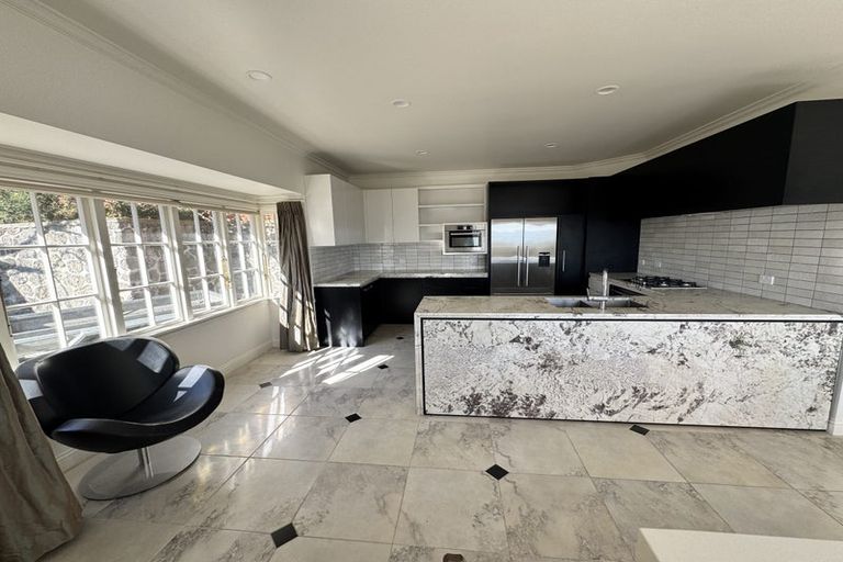 Photo of property in 14 Roslyn Road, Bluff Hill, Napier, 4110