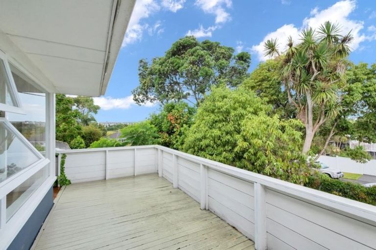 Photo of property in 12 Arahia Street, Northcote, Auckland, 0627