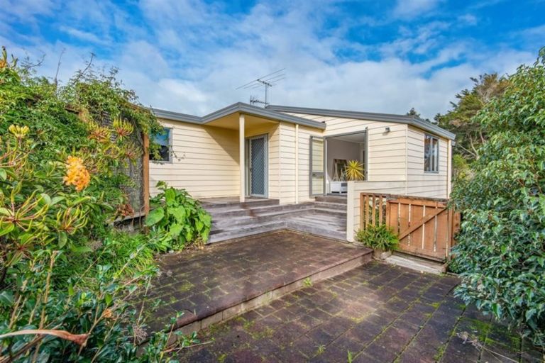 Photo of property in 14 Capilano Place, Glenfield, Auckland, 0629