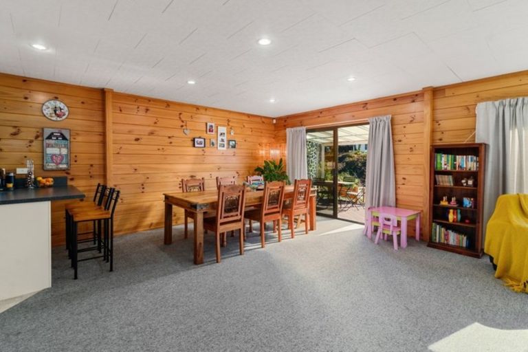 Photo of property in 10 Heaphy Place, Pukehangi, Rotorua, 3015