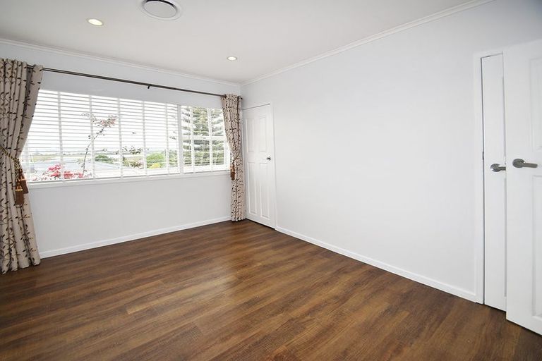 Photo of property in 26 Jaemont Avenue, Te Atatu South, Auckland, 0610