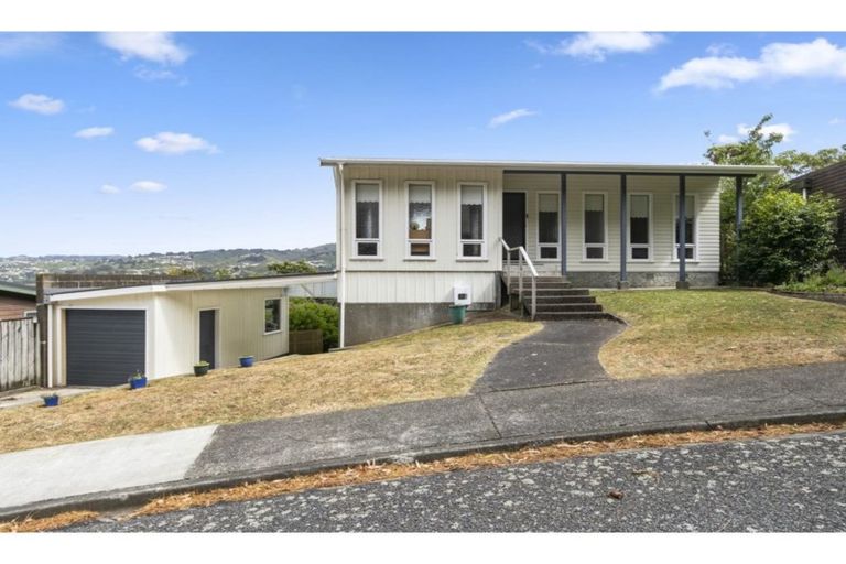 Photo of property in 19 Summit Road, Fairfield, Lower Hutt, 5011