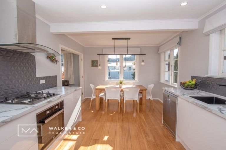 Photo of property in 4 Courtenay Road, Heretaunga, Upper Hutt, 5018