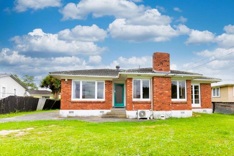 Photo of property in 17 Sutton Crescent, Papakura, 2110