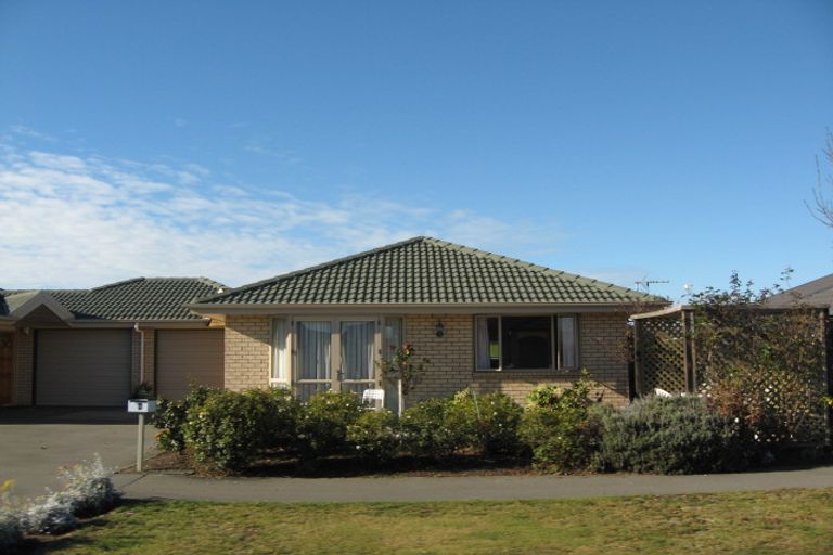 Photo of property in 1b Blue Gum Place, New Brighton, Christchurch, 8083