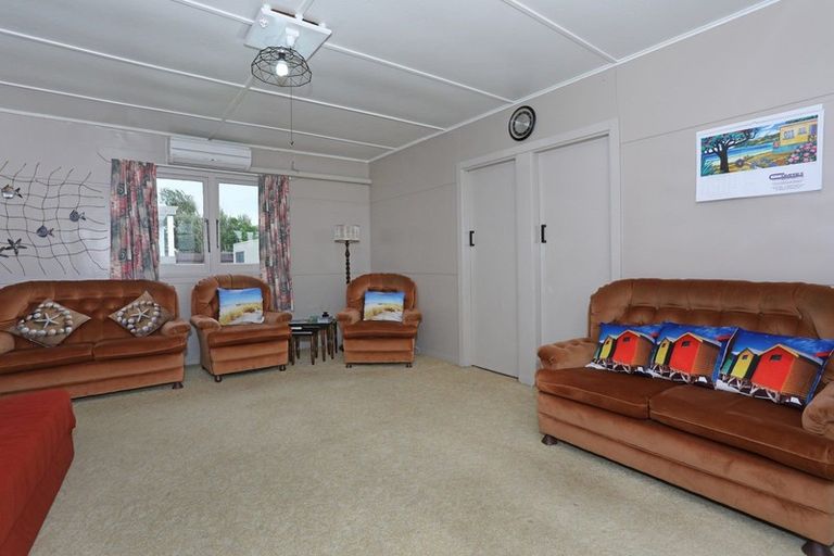 Photo of property in 18 Linklater Avenue, Foxton Beach, Foxton, 4815