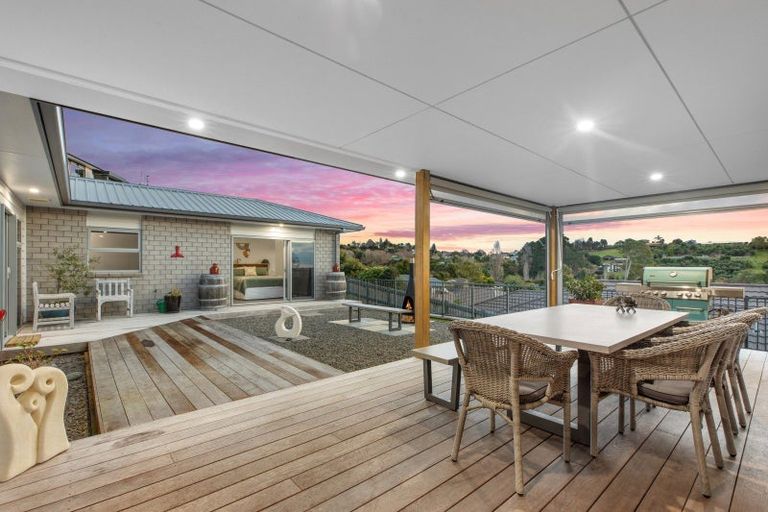 Photo of property in 111 Oteki Park Drive, Welcome Bay, Tauranga, 3112