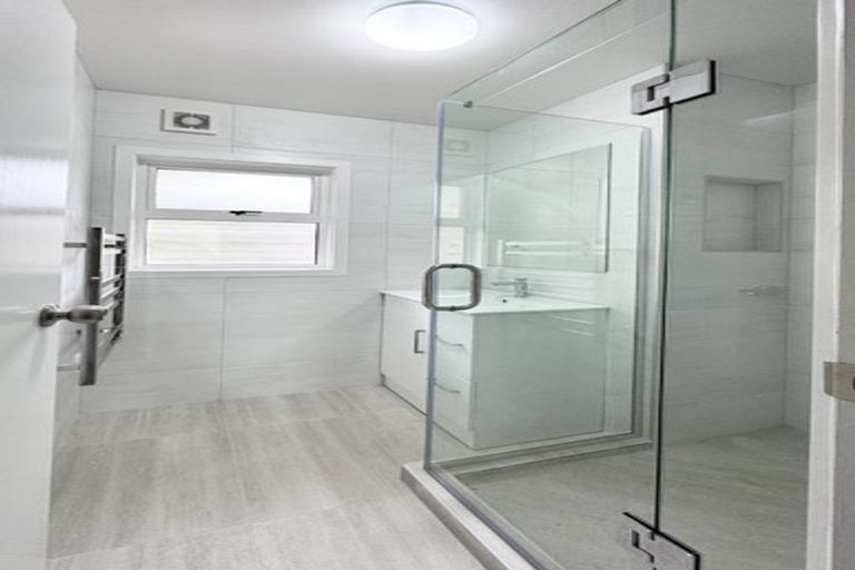 Photo of property in 1/97 Archers Road, Hillcrest, Auckland, 0629