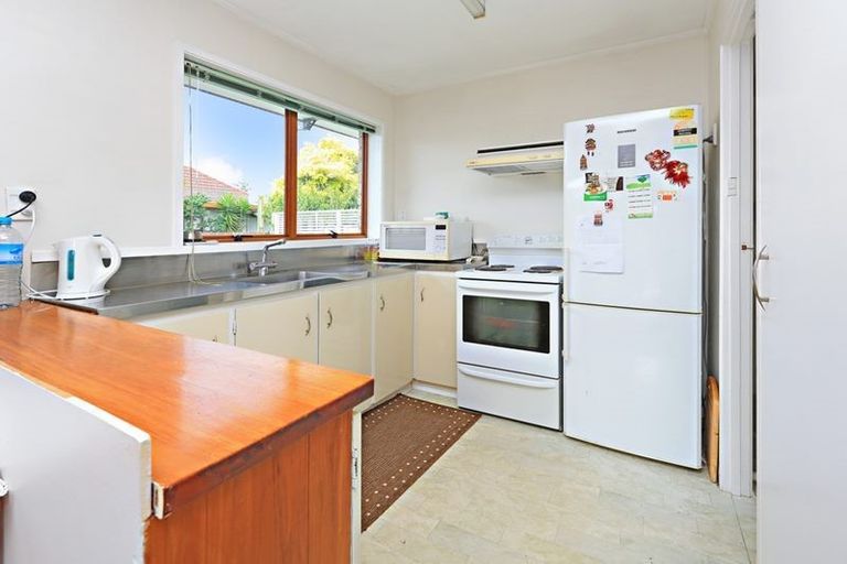 Photo of property in 2/21 Glenmore Road, Sunnyhills, Auckland, 2010