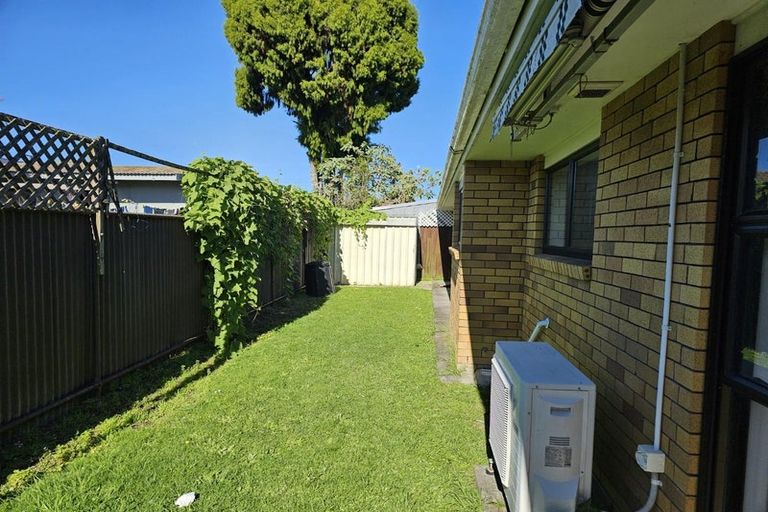 Photo of property in 1 Pinedale Place, Henderson, Auckland, 0610