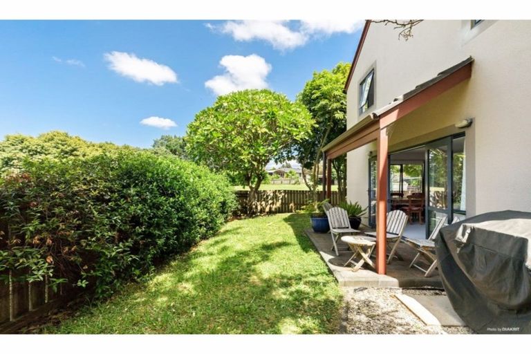 Photo of property in 2/24 Merton Avenue, Glenfield, Auckland, 0627