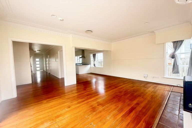 Photo of property in 1/11 Church Road, Mangere Bridge, Auckland, 2022
