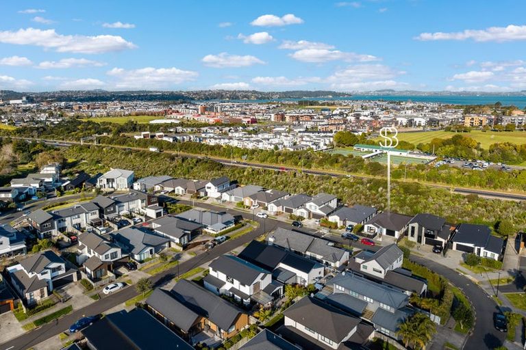Photo of property in 33 Makete Crescent, Hobsonville, Auckland, 0618