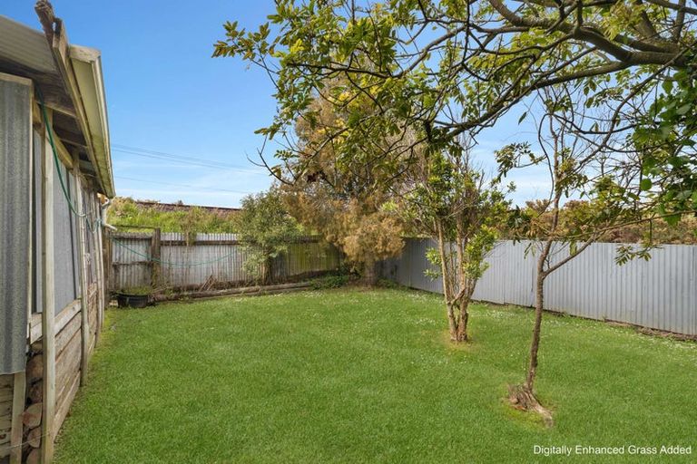 Photo of property in 23 Fernleigh Avenue, Waiuku, 2123