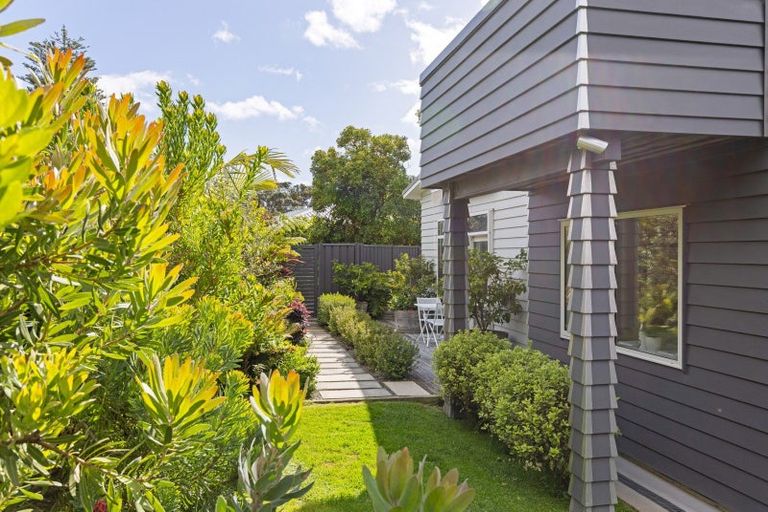 Photo of property in 35 Waione Avenue, Athenree, Waihi Beach, 3177