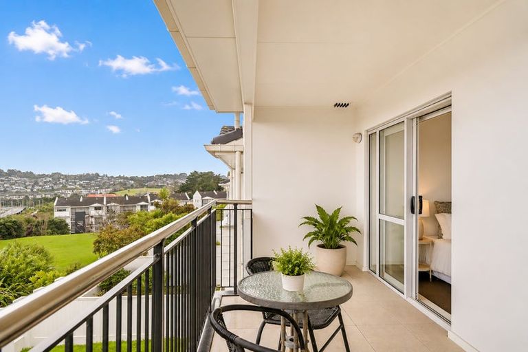 Photo of property in 10e/60 Masons Road, Oteha, Auckland, 0632