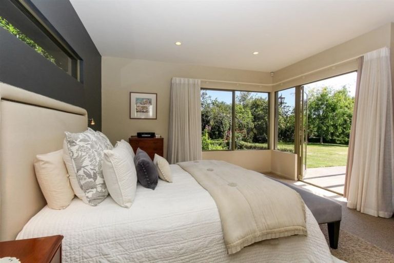 Photo of property in 30 Shelter Grove, Frankleigh Park, New Plymouth, 4310