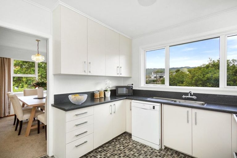 Photo of property in 12 Pembroke Street, Tawa, Wellington, 5028