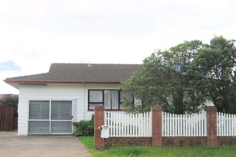 Photo of property in 2/1 Silverstone Place, Henderson, Auckland, 0612