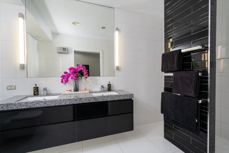 Photo of property in 344 Gillespie Place, Acacia Bay, Taupo, 3385