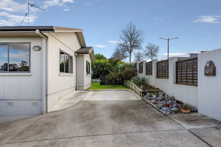 Photo of property in 52 Inverness Drive, Pyes Pa, Tauranga, 3112
