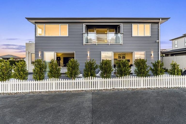 Photo of property in 33 Te Oneroa Way, Long Bay, Auckland, 0630