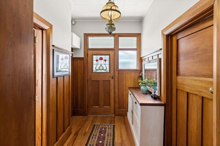 Photo of property in 21 Cameron Road, Bluff Hill, Napier, 4110