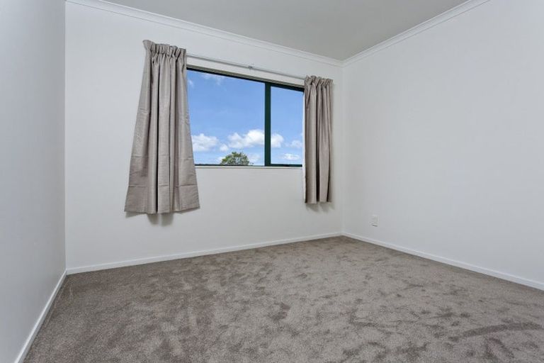 Photo of property in 33 Athena Drive, Totara Vale, Auckland, 0629