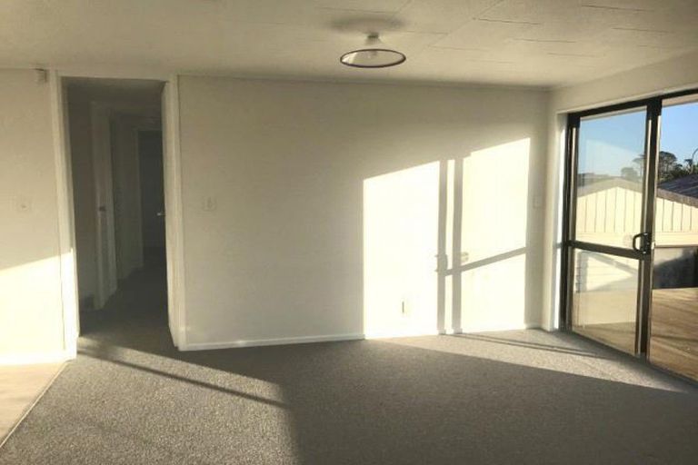 Photo of property in 1 Wai Iti Place, Clendon Park, Auckland, 2103