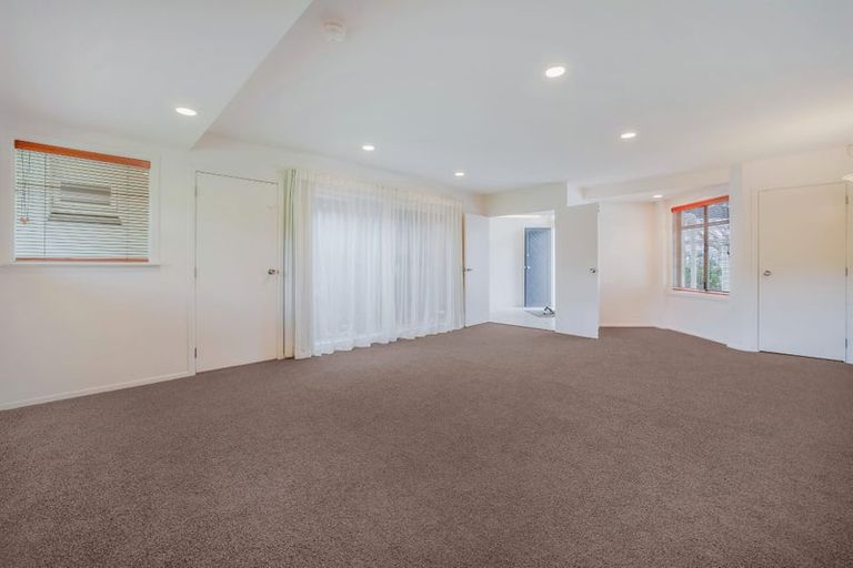 Photo of property in 9 Laingholm Drive, Laingholm, Auckland, 0604