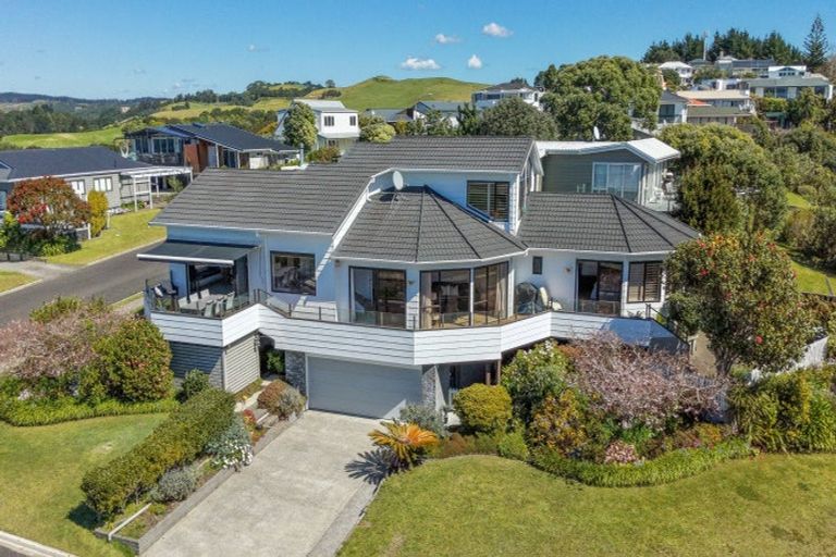 Photo of property in 400 Onemana Drive, Onemana, Whangamata, 3691