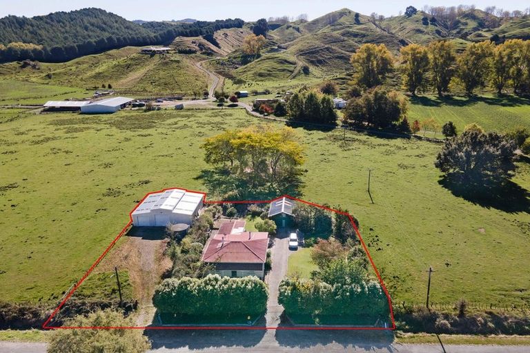 Photo of property in 6 George Street, Ohingaiti, Hunterville, 4785