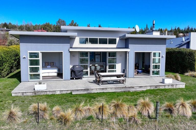 Photo of property in 8 Dwyer Place, Lake Tekapo, 7999