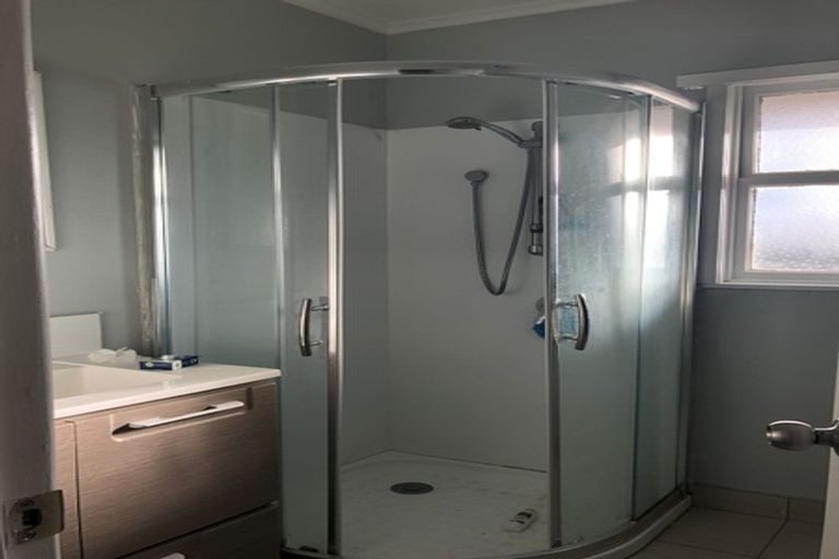 Photo of property in 2/581 East Coast Road, Browns Bay, Auckland, 0630