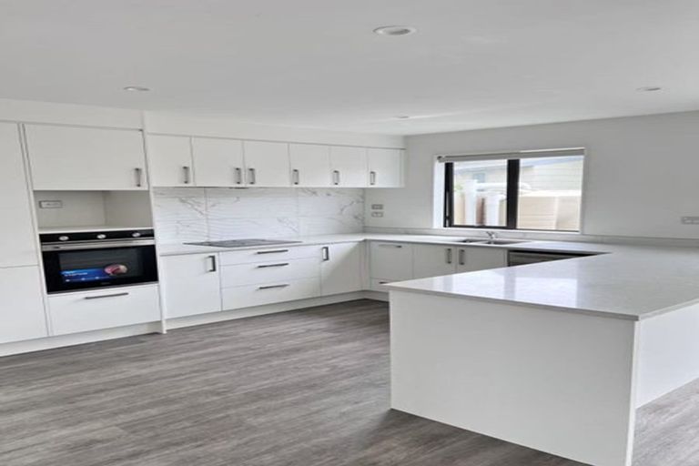 Photo of property in 116c Cascades Road, Pakuranga Heights, Auckland, 2010