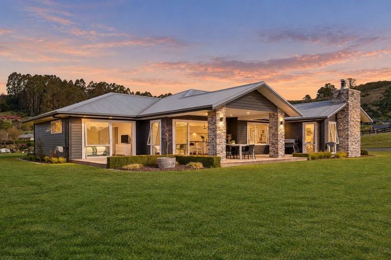 Photo of property in 7 Lochinvar Lane, Acacia Bay, Taupo, 3385
