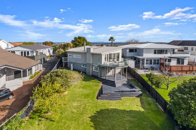 Photo of property in 90 Sandspit Road, Shelly Park, Auckland, 2014