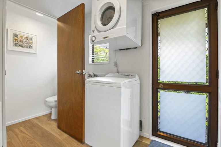 Photo of property in 2/3 Eversleigh Road, Belmont, Auckland, 0622