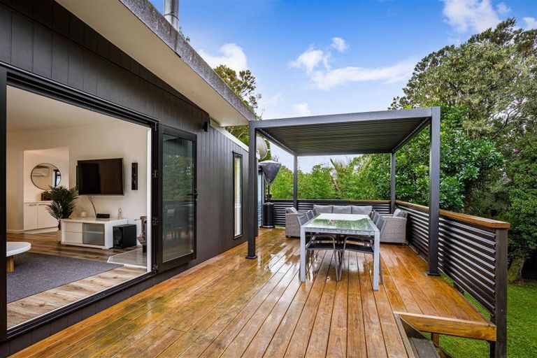 Photo of property in 6 Tawari Road, Henderson Valley, Auckland, 0612