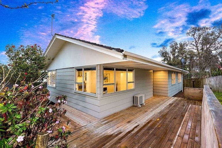 Photo of property in 3 Shale Avenue, Massey, Auckland, 0614