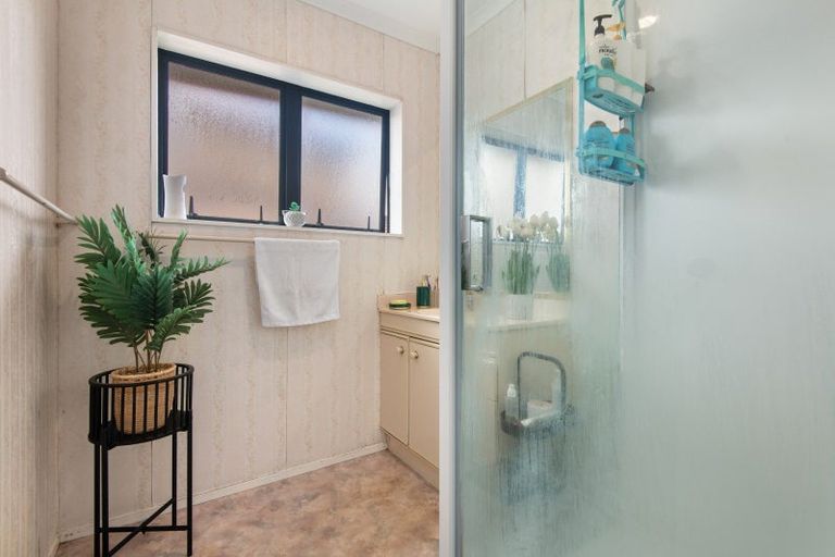 Photo of property in 100 Pacific Drive, Fitzherbert, Palmerston North, 4410