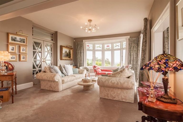 Photo of property in 85 Dyers Pass Road, Cashmere, Christchurch, 8022