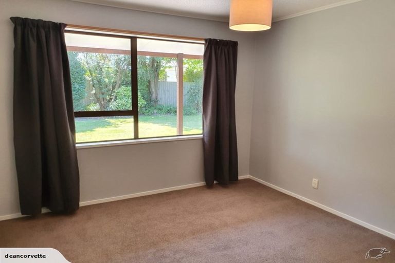 Photo of property in 4 Woodfield Place, Woodend, 7610