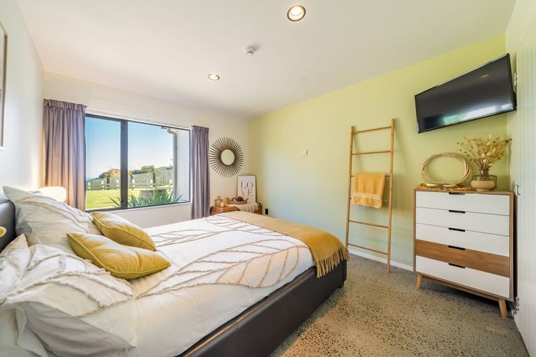 Photo of property in 3 Coroglen Rise, Pukerua Bay, 5026