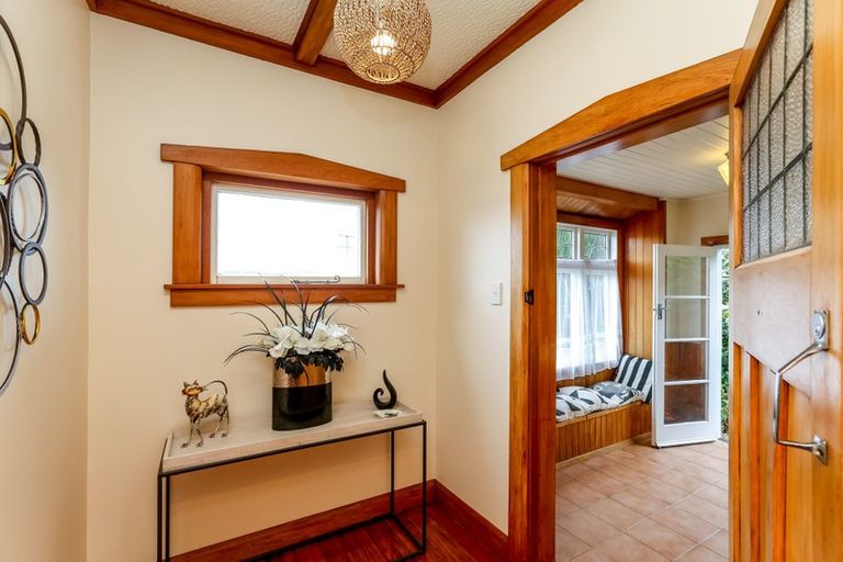 Photo of property in 5 Huatoki Street, Vogeltown, New Plymouth, 4310