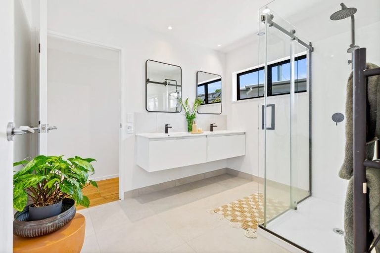 Photo of property in 89 Hebron Road, Waiake, Auckland, 0630