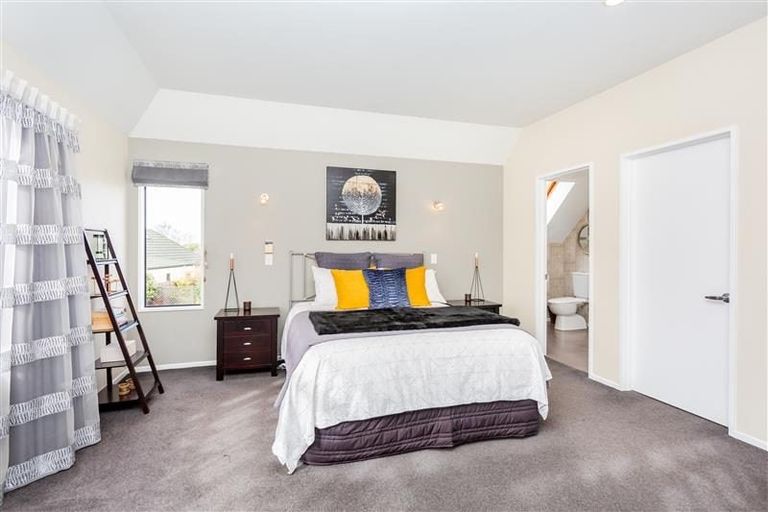 Photo of property in 8 Dorfold Mews, Avonhead, Christchurch, 8042