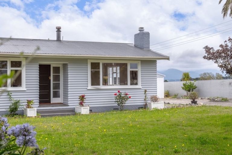 Photo of property in 2752 Lake Ferry Road, Pirinoa, Featherston, 5772
